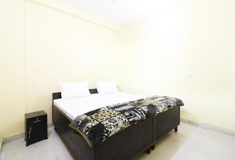 ホテル Spot On 46861 Tushir House