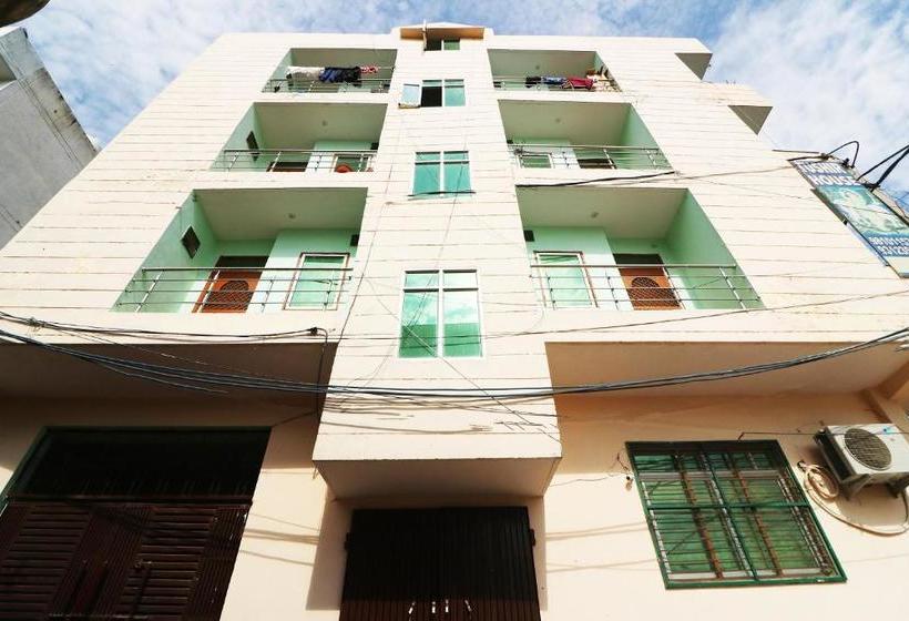 ホテル Spot On 46861 Tushir House