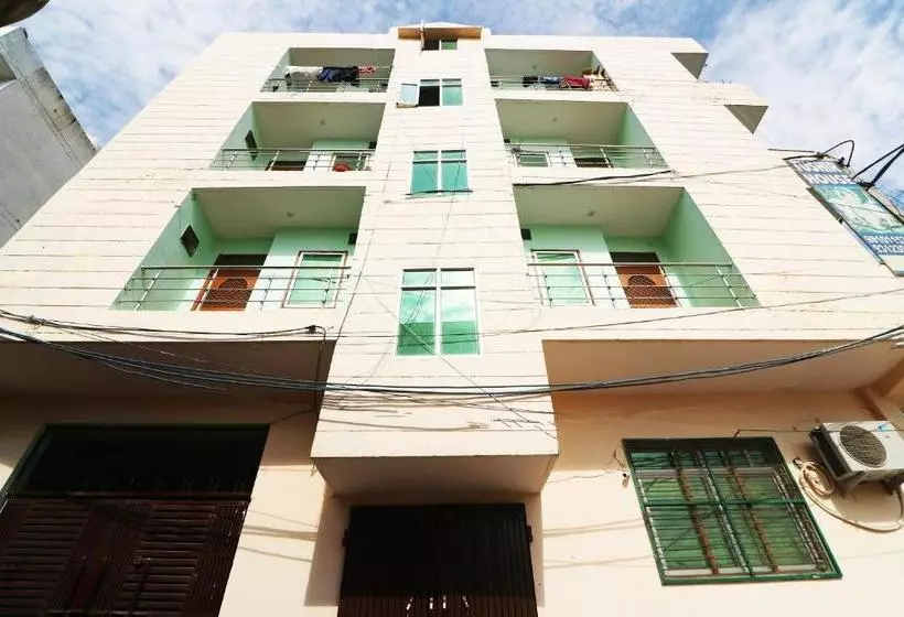 ホテル Spot On 46861 Tushir House