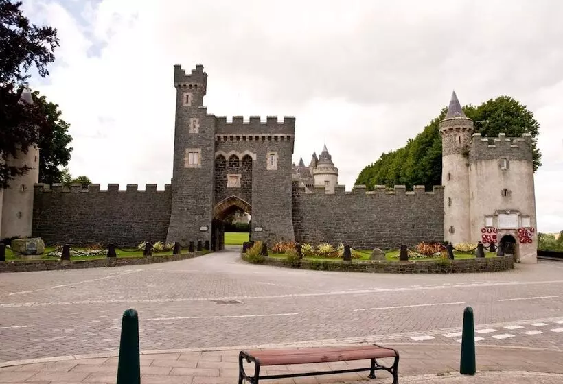 ベッドアンドブレックファースト Dufferin Coaching Inn & Hall