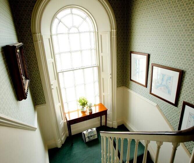 مبيت وإفطار Dufferin Coaching Inn & Hall