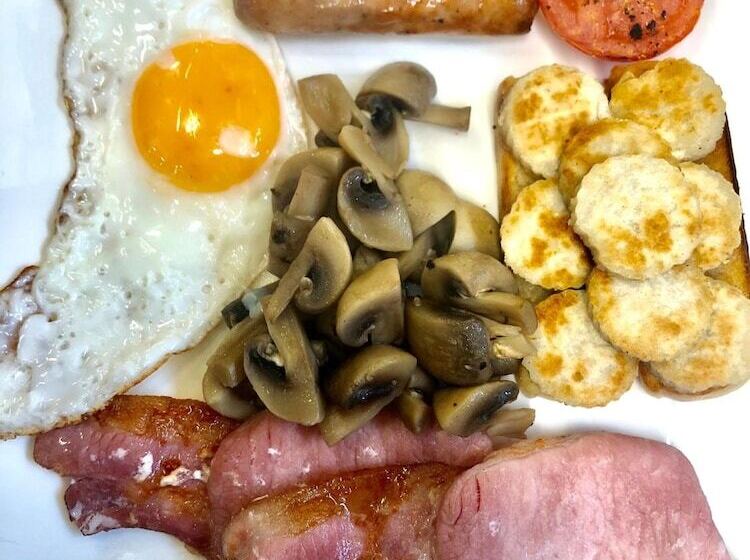 مبيت وإفطار Dufferin Coaching Inn & Hall