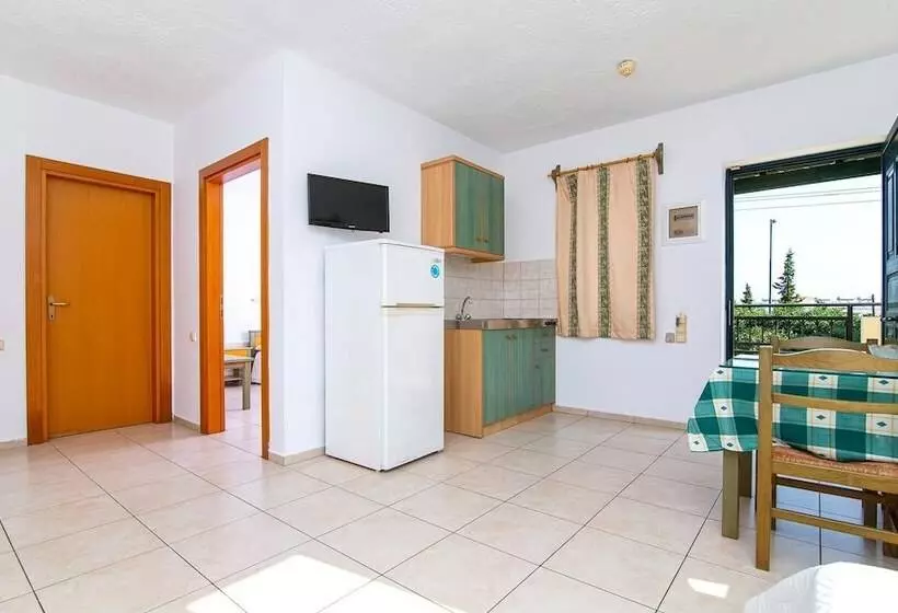 Dionysos Apartments & Studios