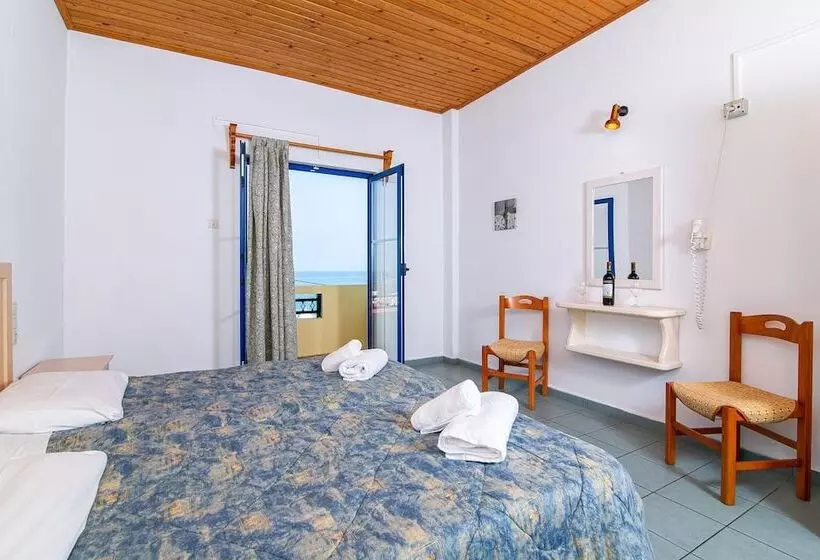 Dionysos Apartments & Studios