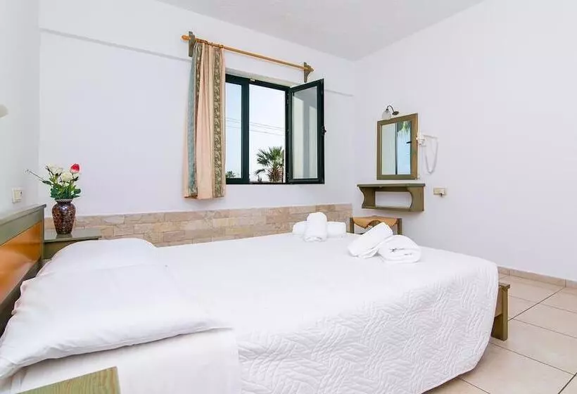 Dionysos Apartments & Studios