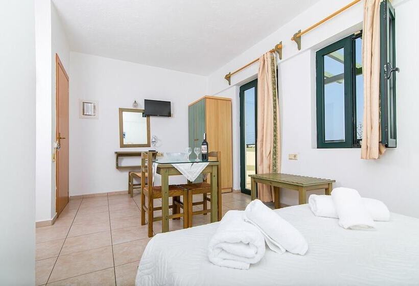 Dionysos Apartments & Studios