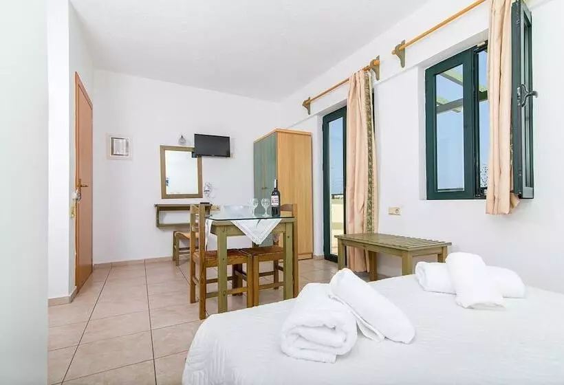 Dionysos Apartments & Studios