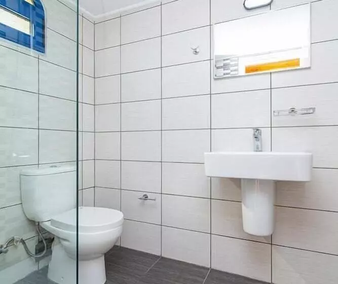 Dionysos Apartments & Studios