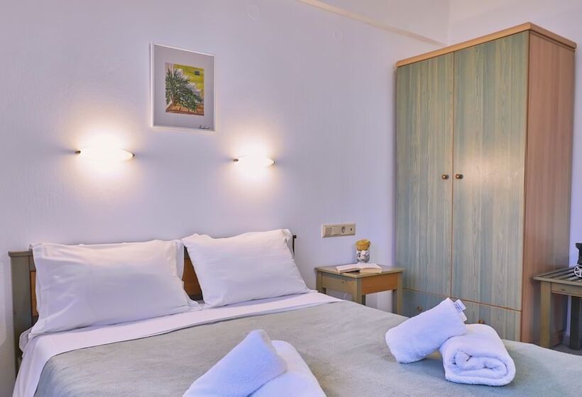 Dionysos Apartments & Studios