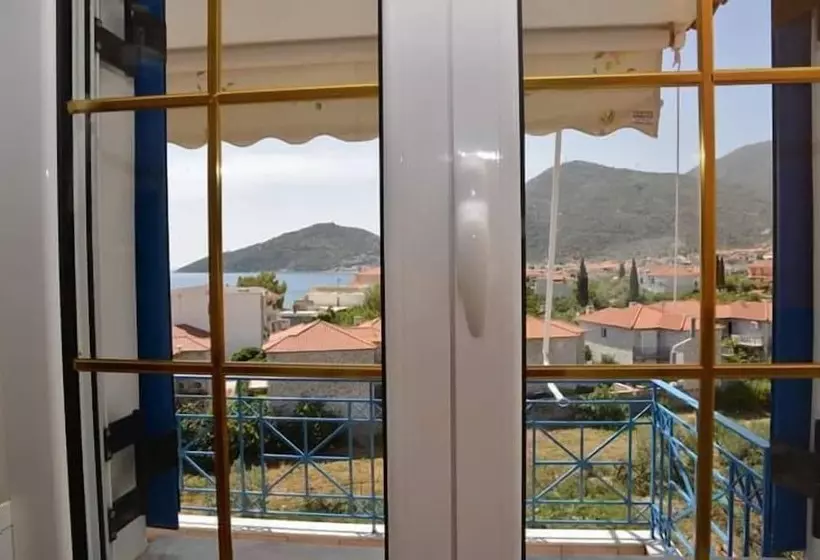 Matina Apartments Tyros