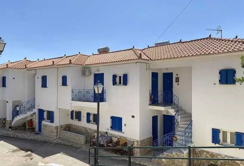 Matina Apartments Tyros