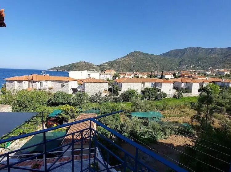 Matina Apartments Tyros