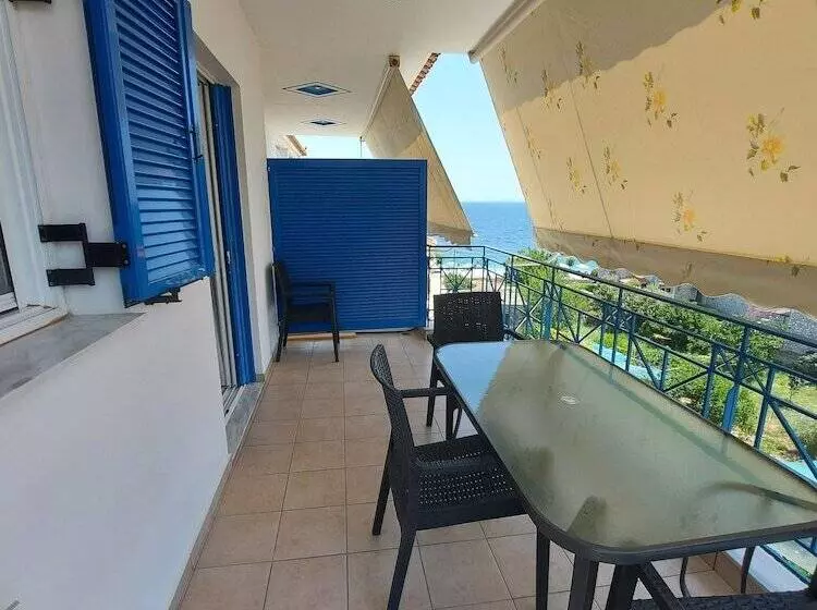 Matina Apartments Tyros