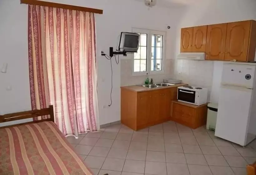 Matina Apartments Tyros