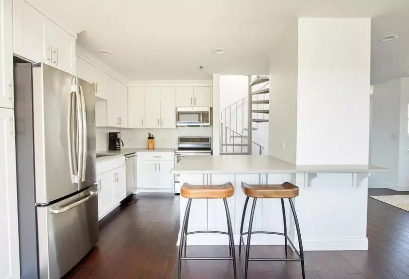 Sonder Baltimore Place