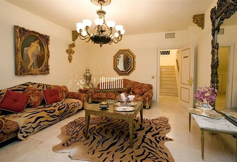 Unique Luxurious And Palacial Villa