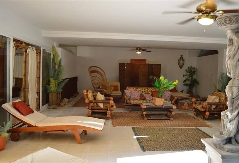 Unique Luxurious And Palacial Villa