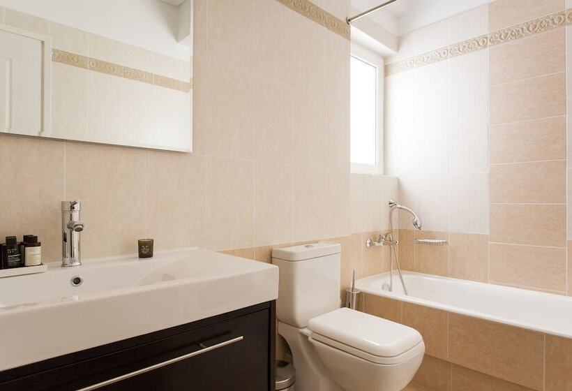 Upstreet Superb & Comfy 2 Bd Apt Marousi