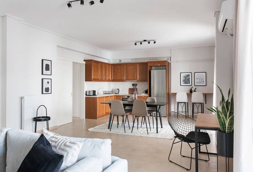 Upstreet Superb & Comfy 2 Bd Apt Marousi