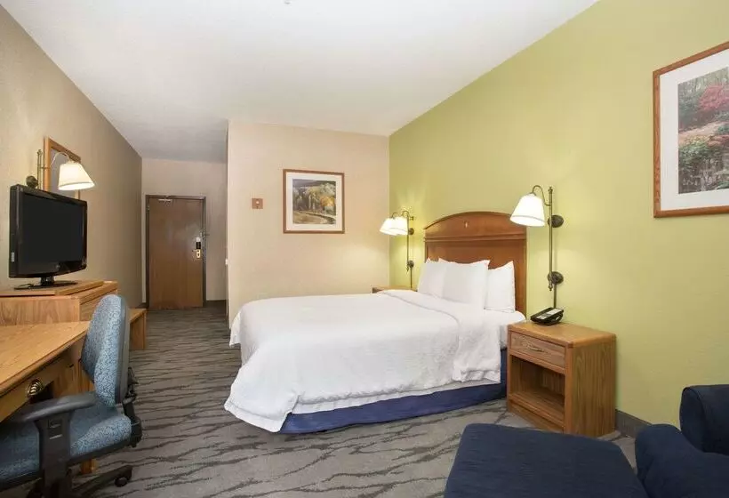 Отель Baymont By Wyndham Thornton