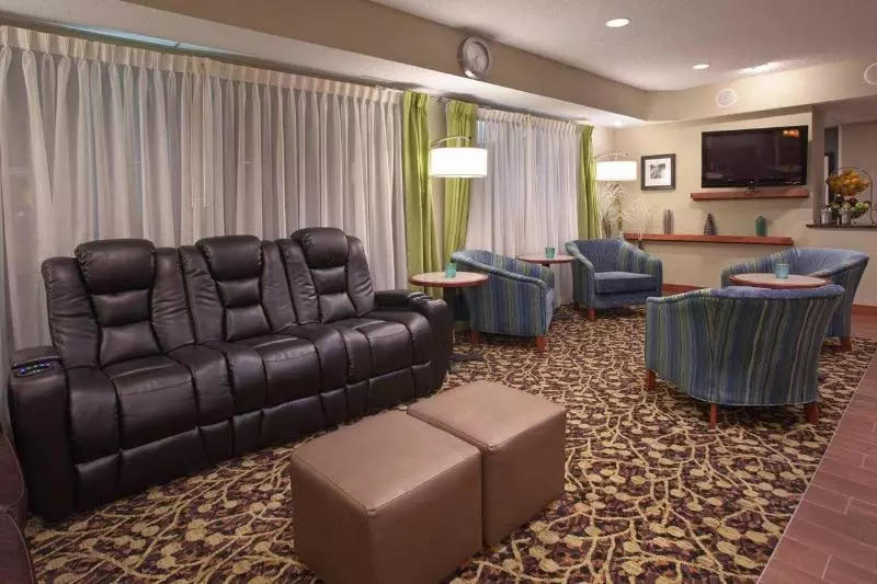 Отель Baymont By Wyndham Thornton