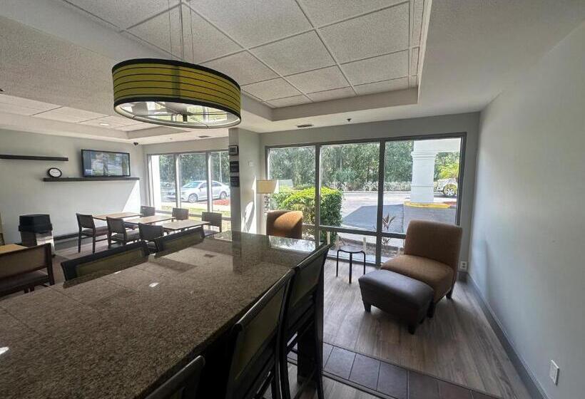 فندق Brandon Center