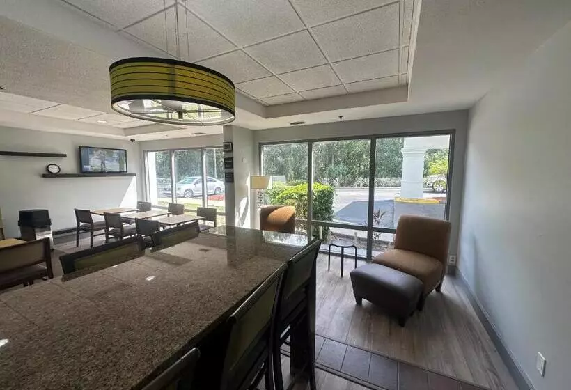 Отель Brandon Center