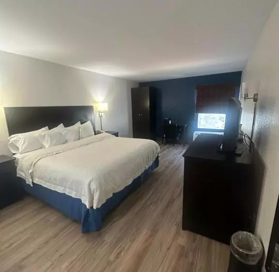 Отель Brandon Center