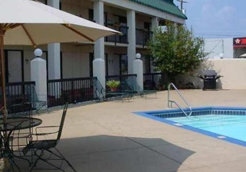 Отель Econo Lodge