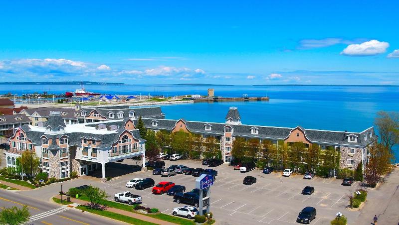 هتل Hamilton Inn Select Beachfront Mackinaw City