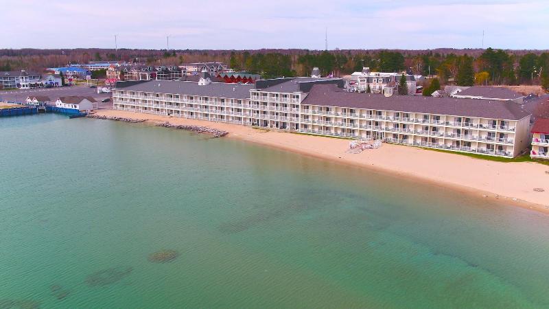 هتل Hamilton Inn Select Beachfront Mackinaw City