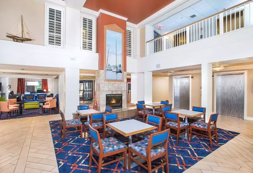 هتل Hampton Inn & Suites Annapolis