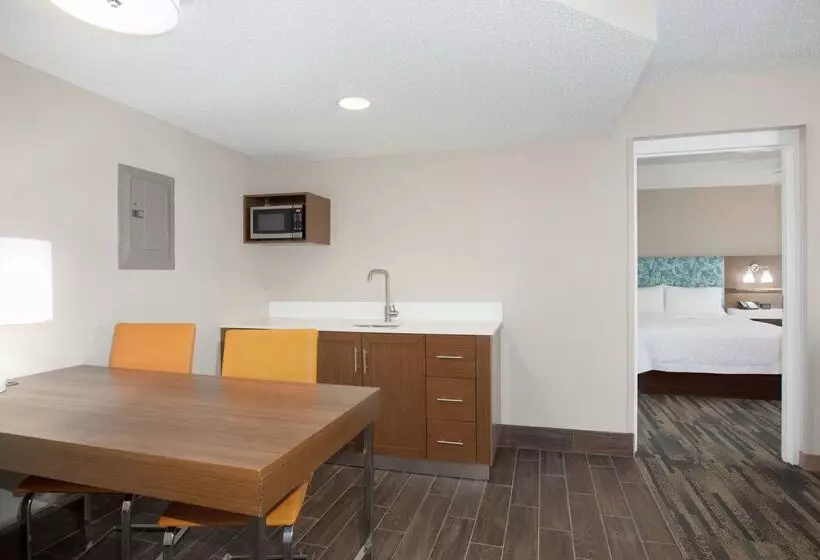 호텔 Hampton Inn & Suites Kansas City Merriam