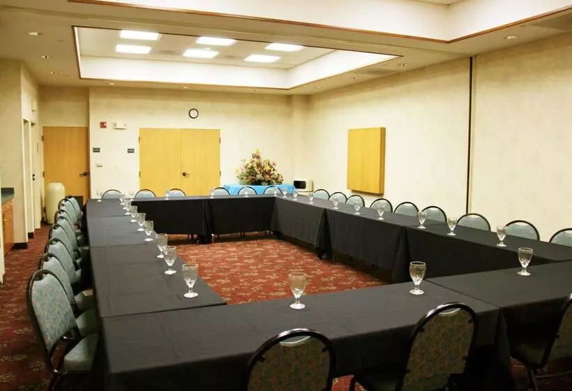 호텔 Hampton Inn & Suites Kansas City Merriam