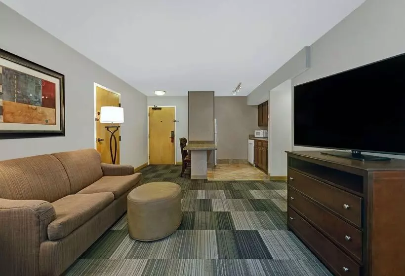 Отель Hampton Inn & Suites Pigeon Forge On The Parkway