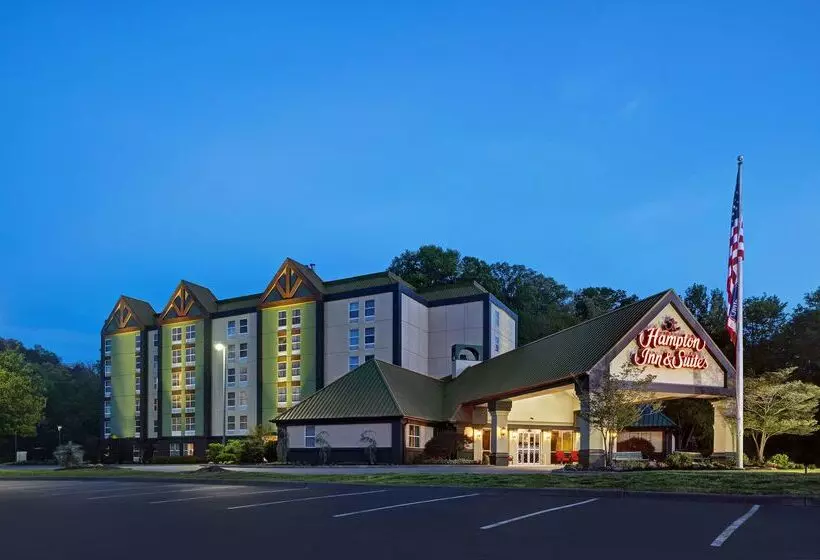 Отель Hampton Inn & Suites Pigeon Forge On The Parkway