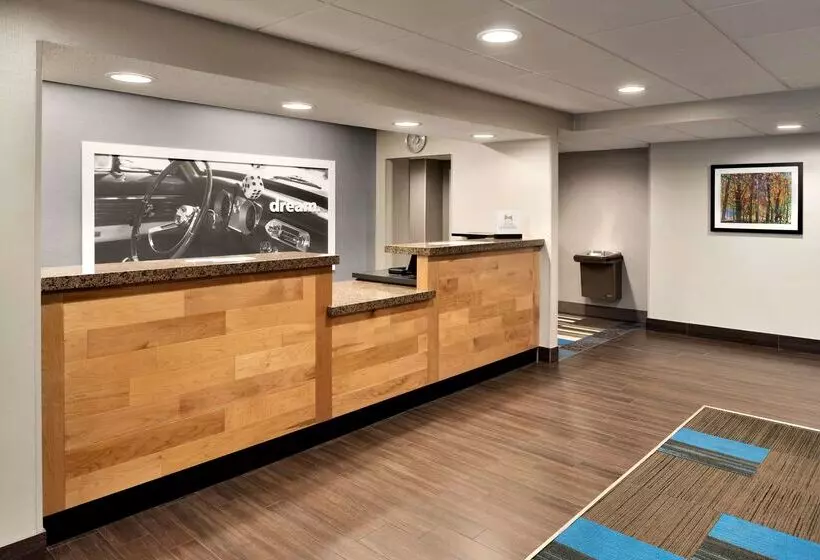هتل Hampton Inn Appletonfox River Mall Area