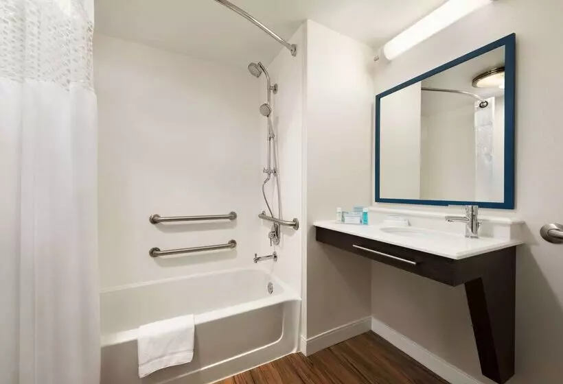 هتل Hampton Inn Appletonfox River Mall Area