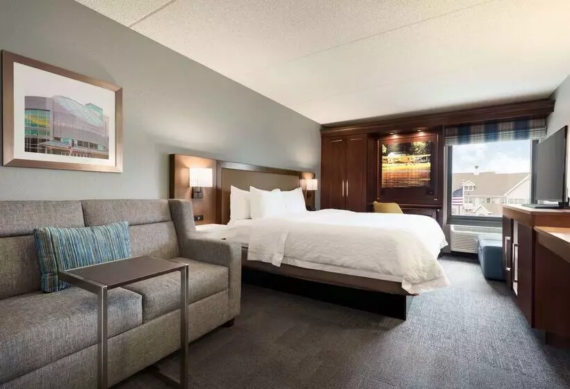 هتل Hampton Inn Appletonfox River Mall Area