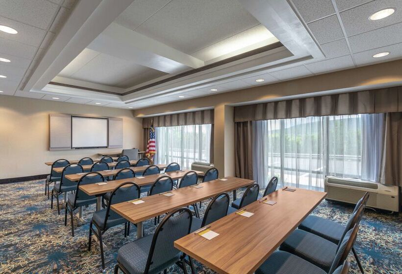 בית מלון כפרי Hampton Inn Bedford