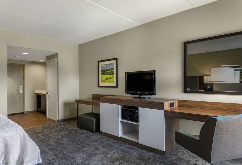 בית מלון כפרי Hampton Inn Bedford