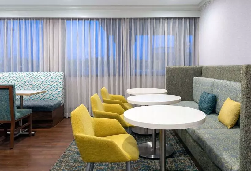 هتل Hampton Inn Buffaloairport/galleria Mall