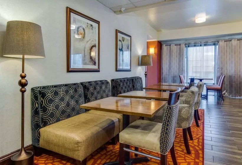 هتل Hampton Inn Johnson City