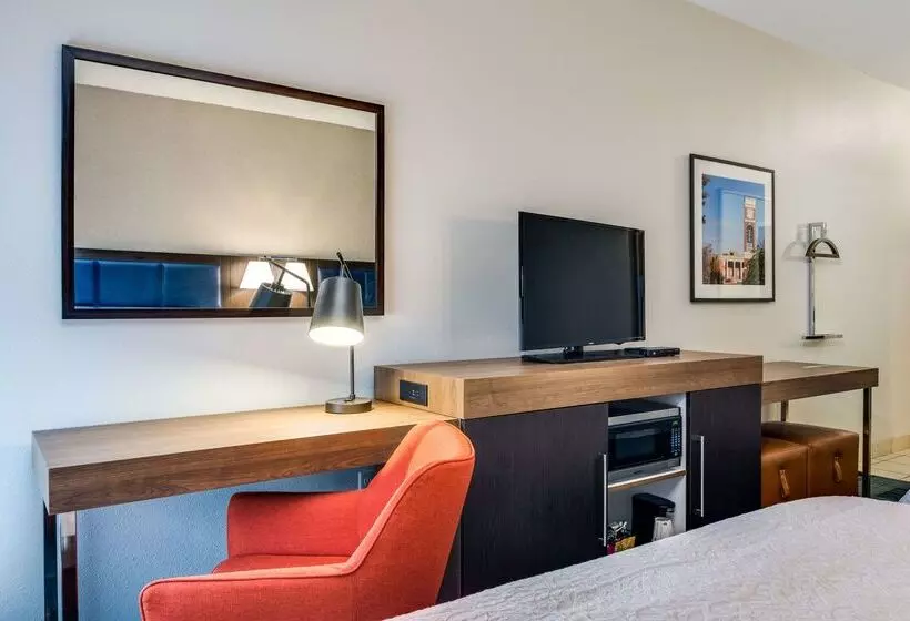 هتل Hampton Inn Johnson City