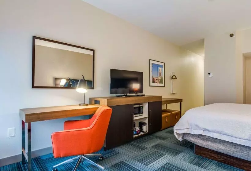 هتل Hampton Inn Johnson City