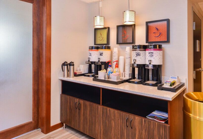هتل Hampton Inn Seattle Airport