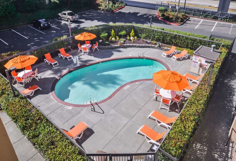 هتل Hampton Inn Seattle Airport