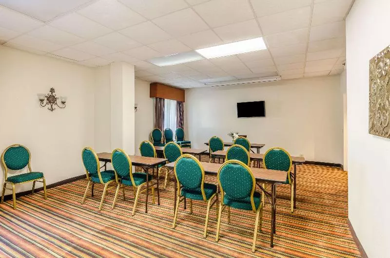 ホテル Quality Inn Danville   University Area