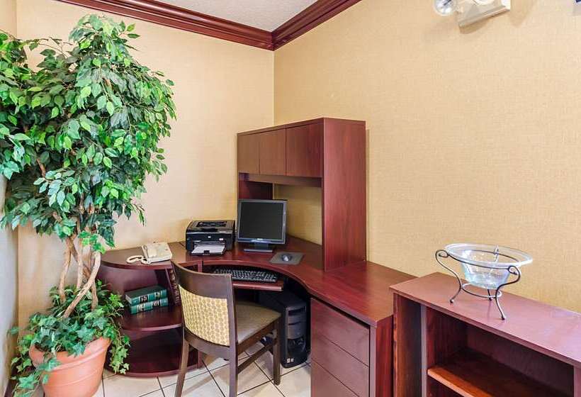 호텔 Quality Inn Lynchburg Near University