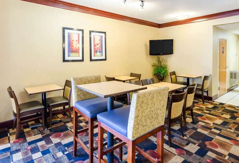 호텔 Quality Inn Lynchburg Near University